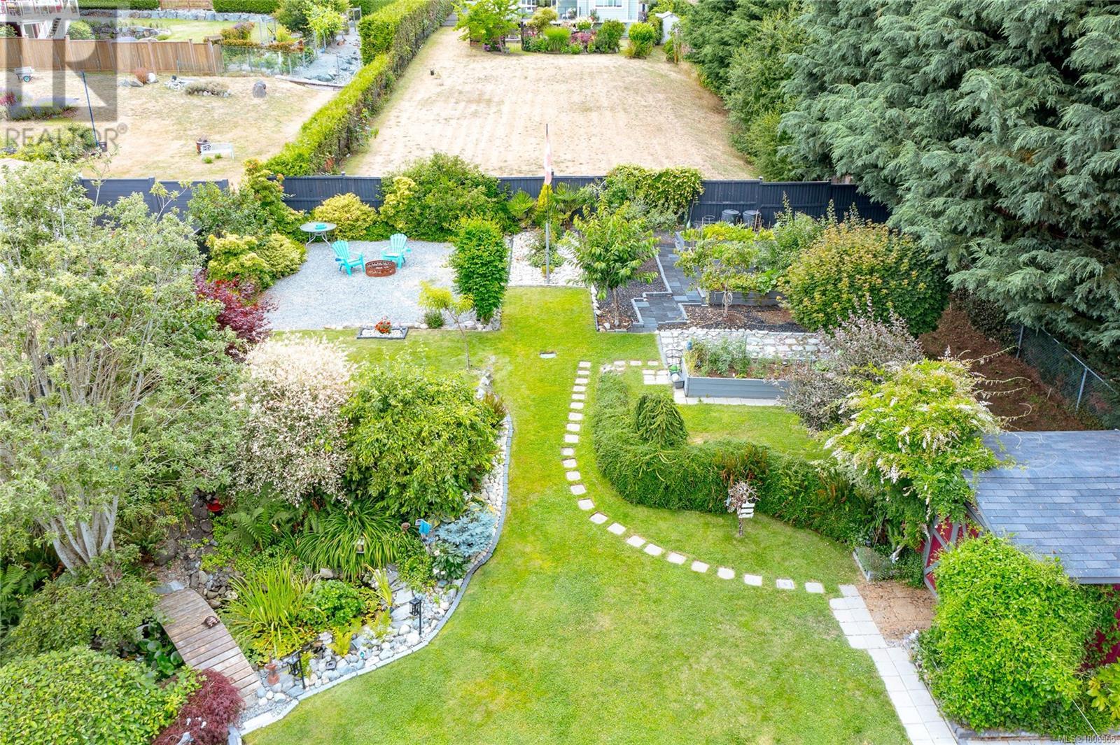 3635 Shannon Dr, Ladysmith