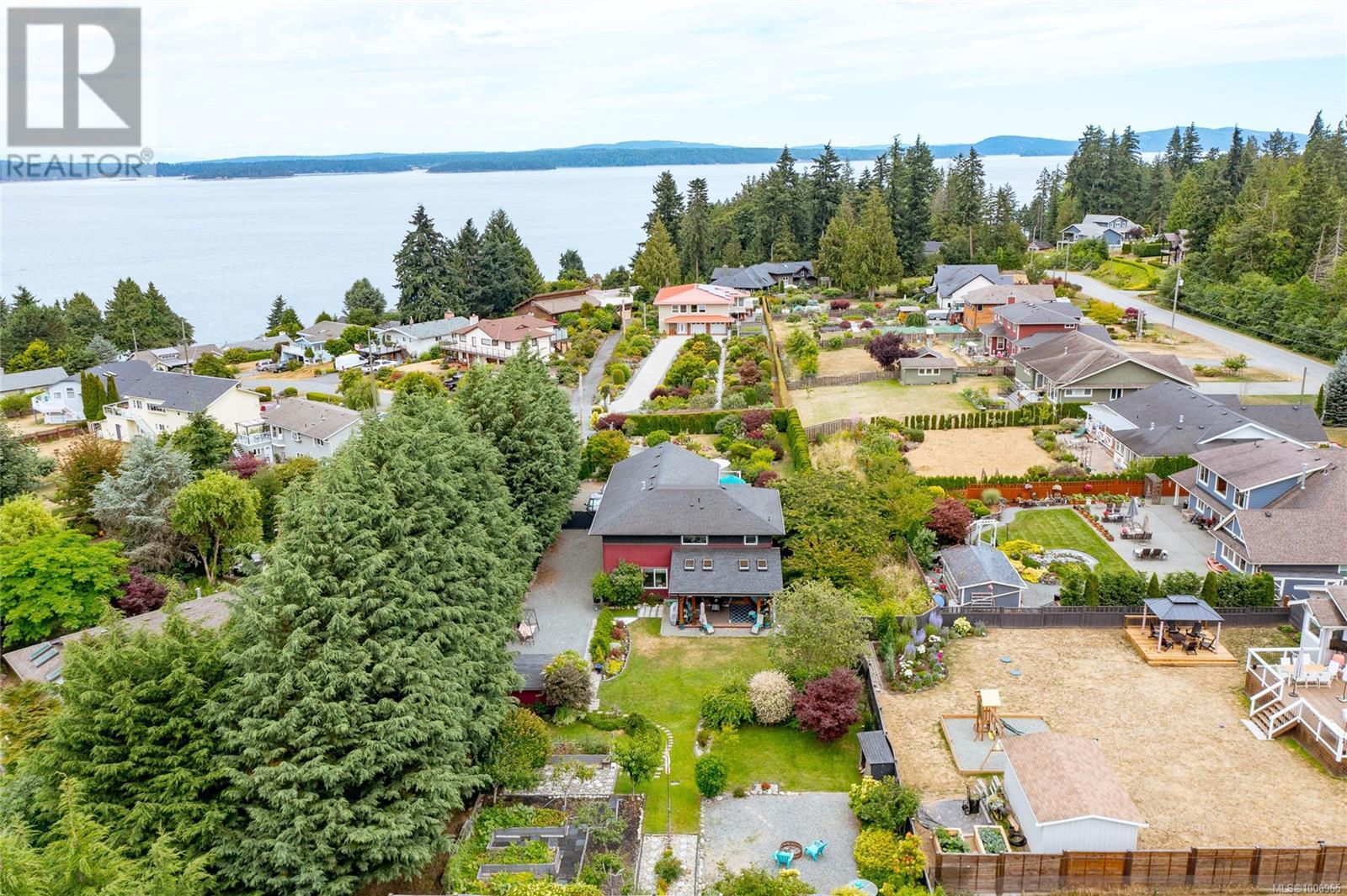3635 Shannon Dr, Ladysmith