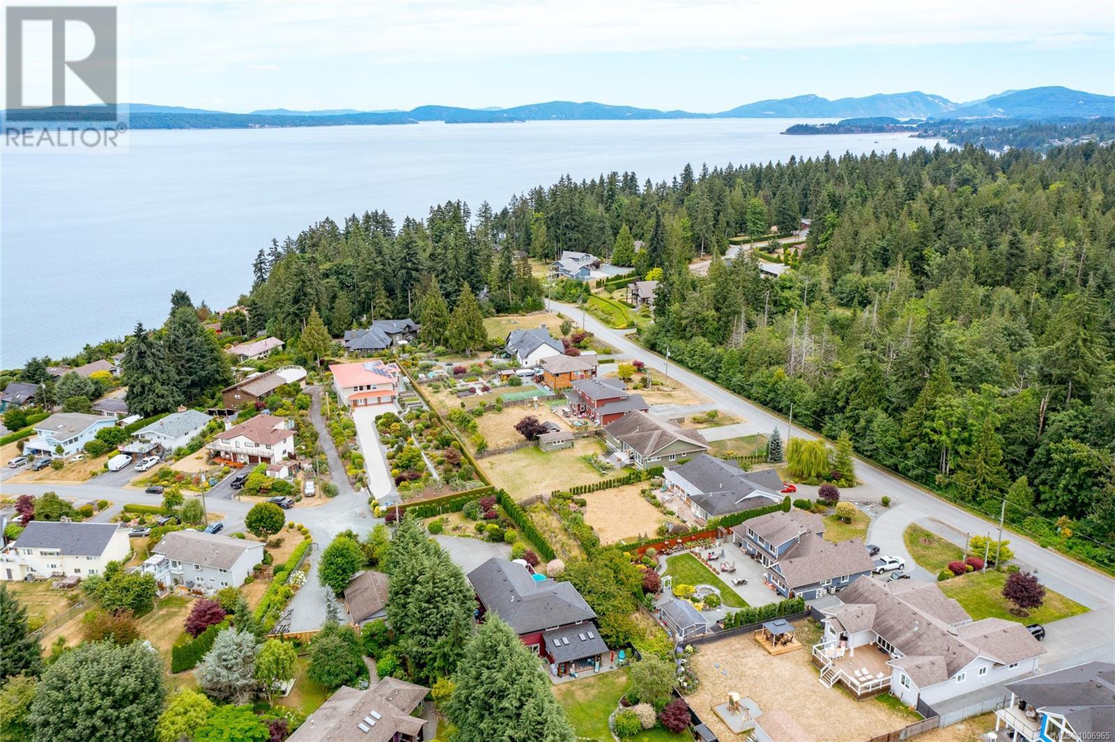 3635 Shannon Dr, Ladysmith