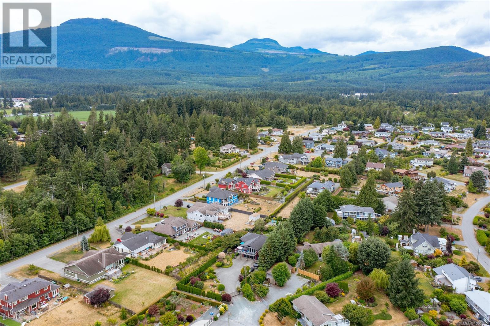3635 Shannon Dr, Ladysmith