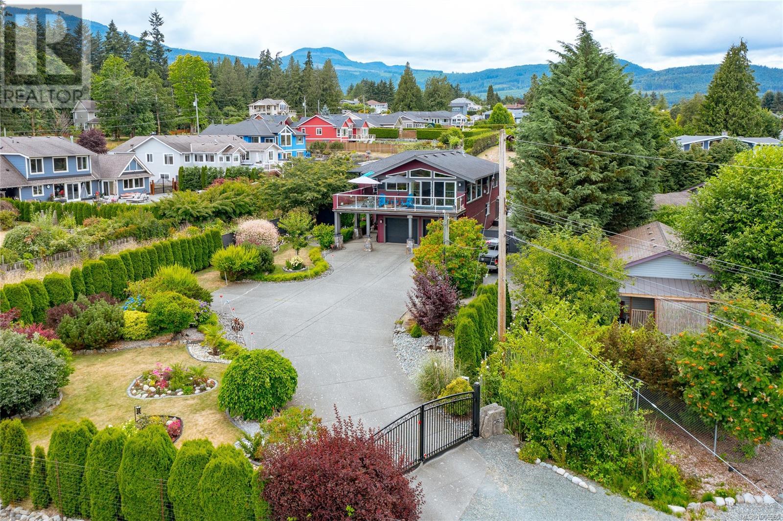 3635 Shannon Dr, Ladysmith
