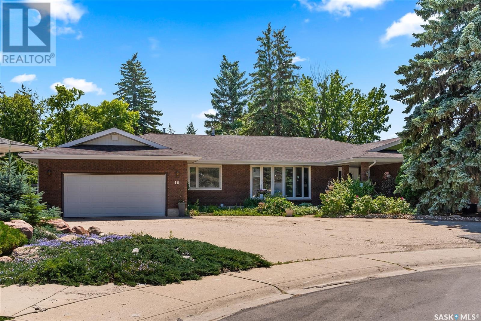 Single Family House Bungalow for Sale in  Heritage PLACE Regina 