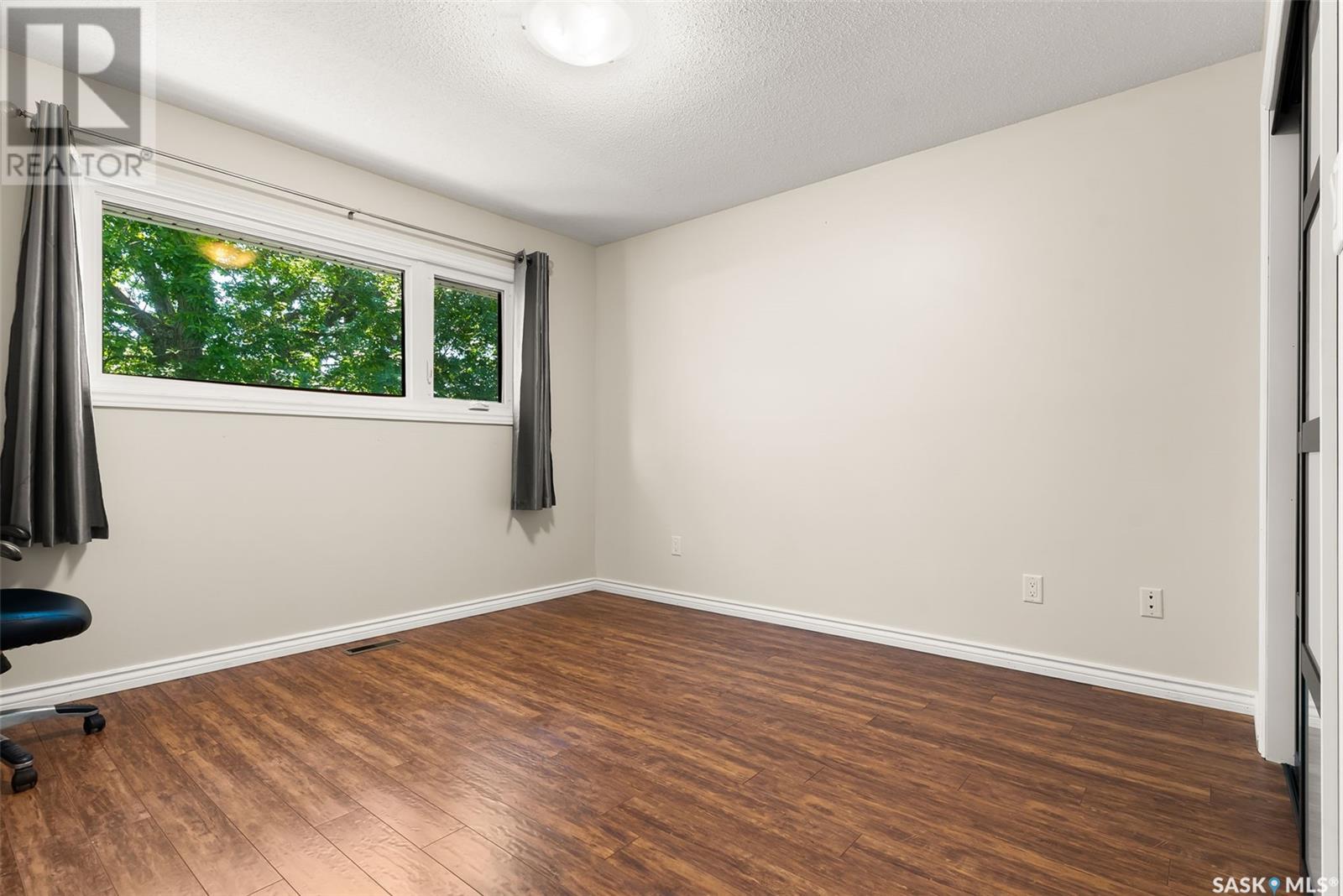 Single Family House Bungalow for Sale in  Heritage PLACE Regina 