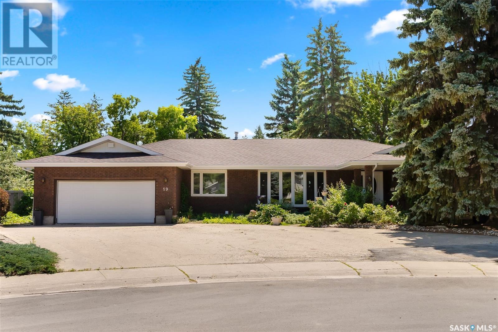 Single Family House Bungalow for Sale in  Heritage PLACE Regina 