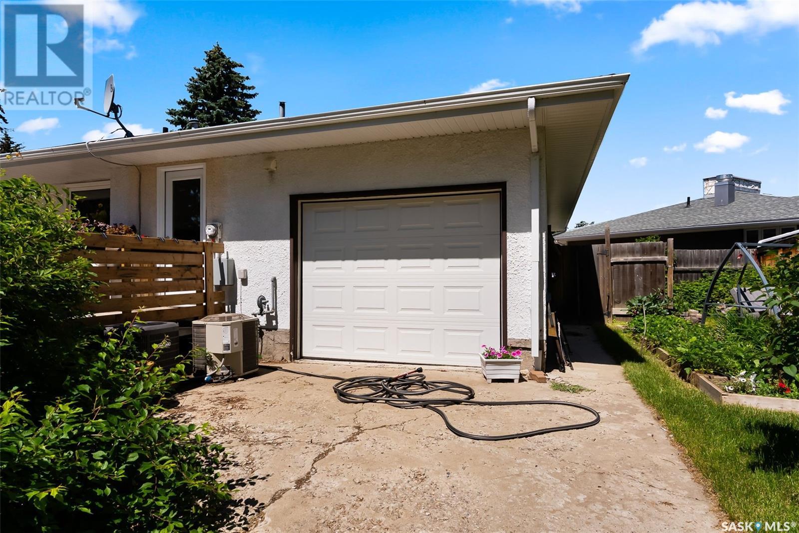 Single Family House Bungalow for Sale in  Heritage PLACE Regina 