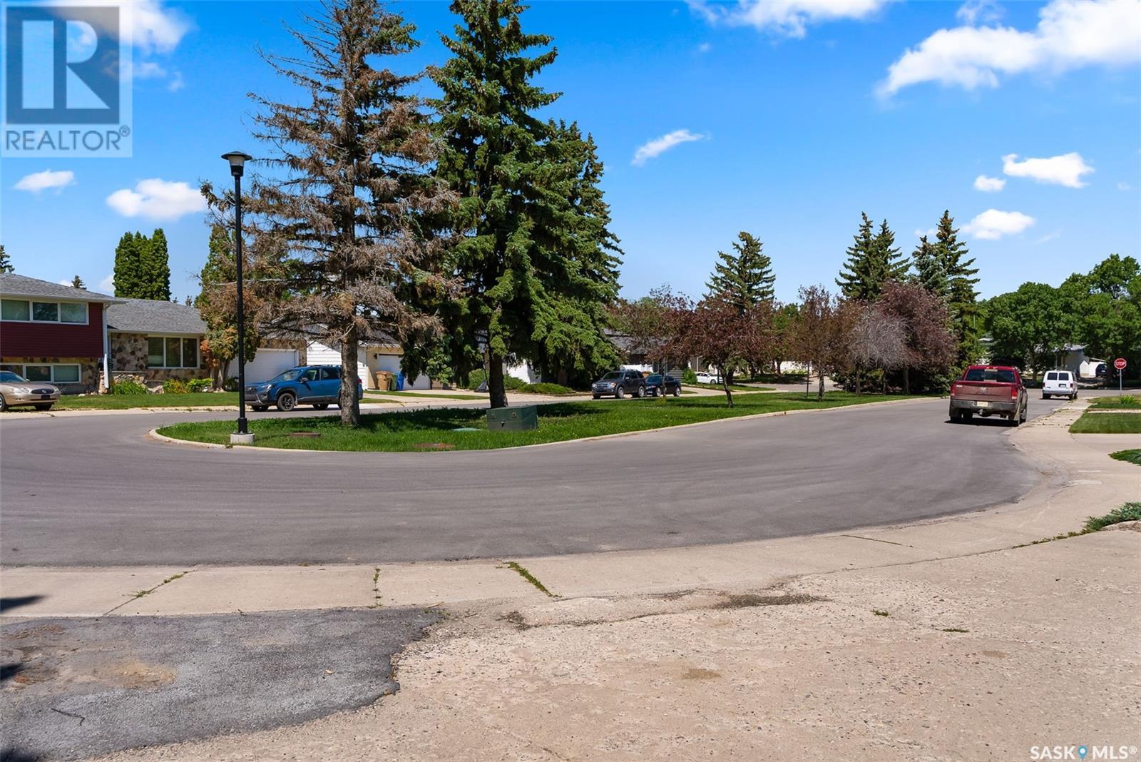 Single Family House Bungalow for Sale in  Heritage PLACE Regina 