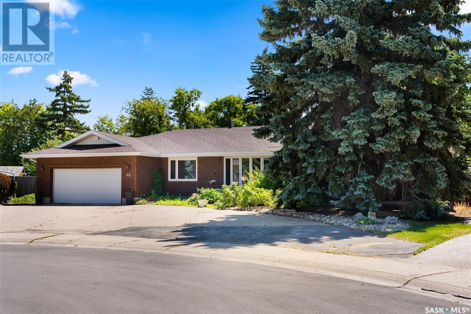 Single Family House Bungalow for Sale in  Heritage PLACE Regina 