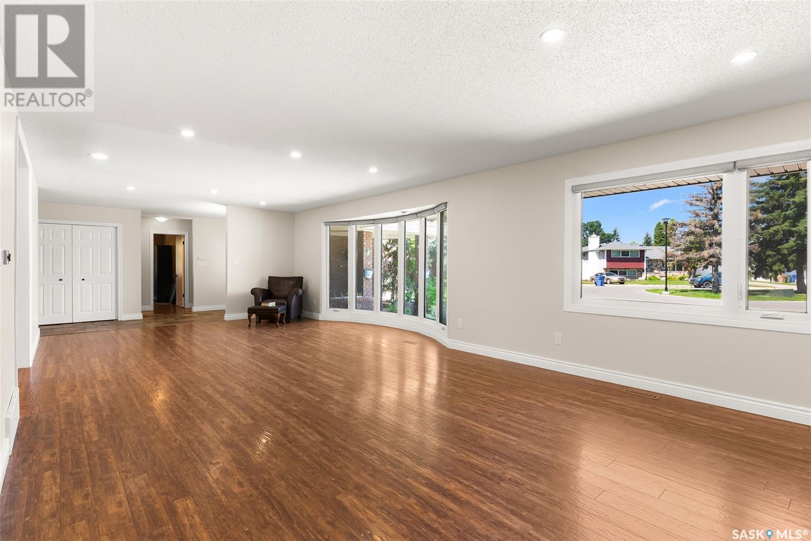 Single Family House Bungalow for Sale in  Heritage PLACE Regina 