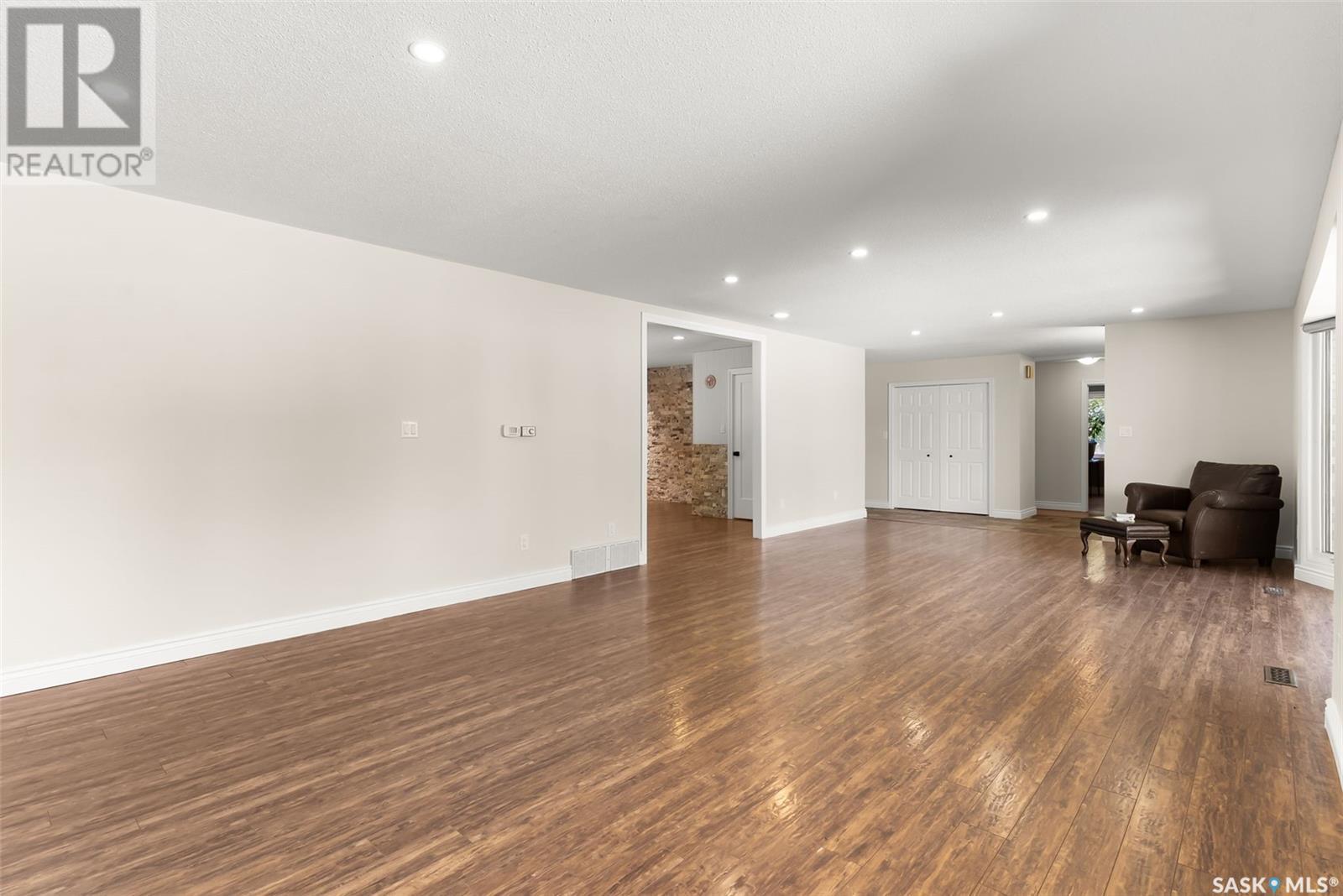 Single Family House Bungalow for Sale in  Heritage PLACE Regina 