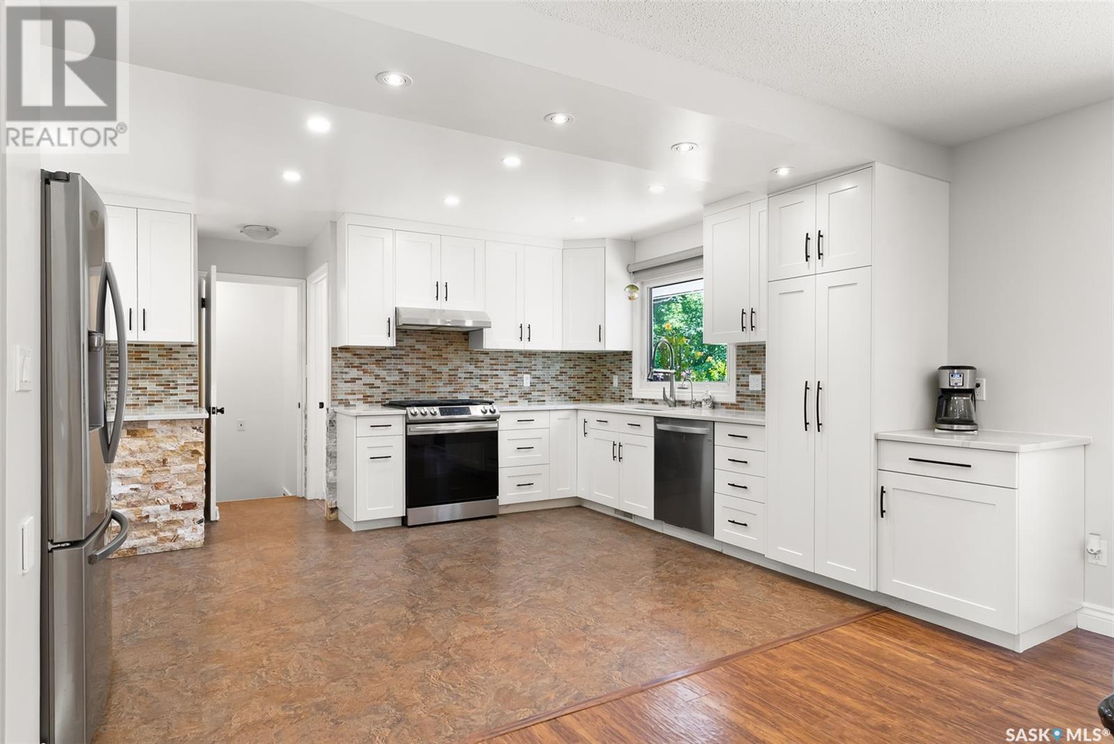 Single Family House Bungalow for Sale in  Heritage PLACE Regina 