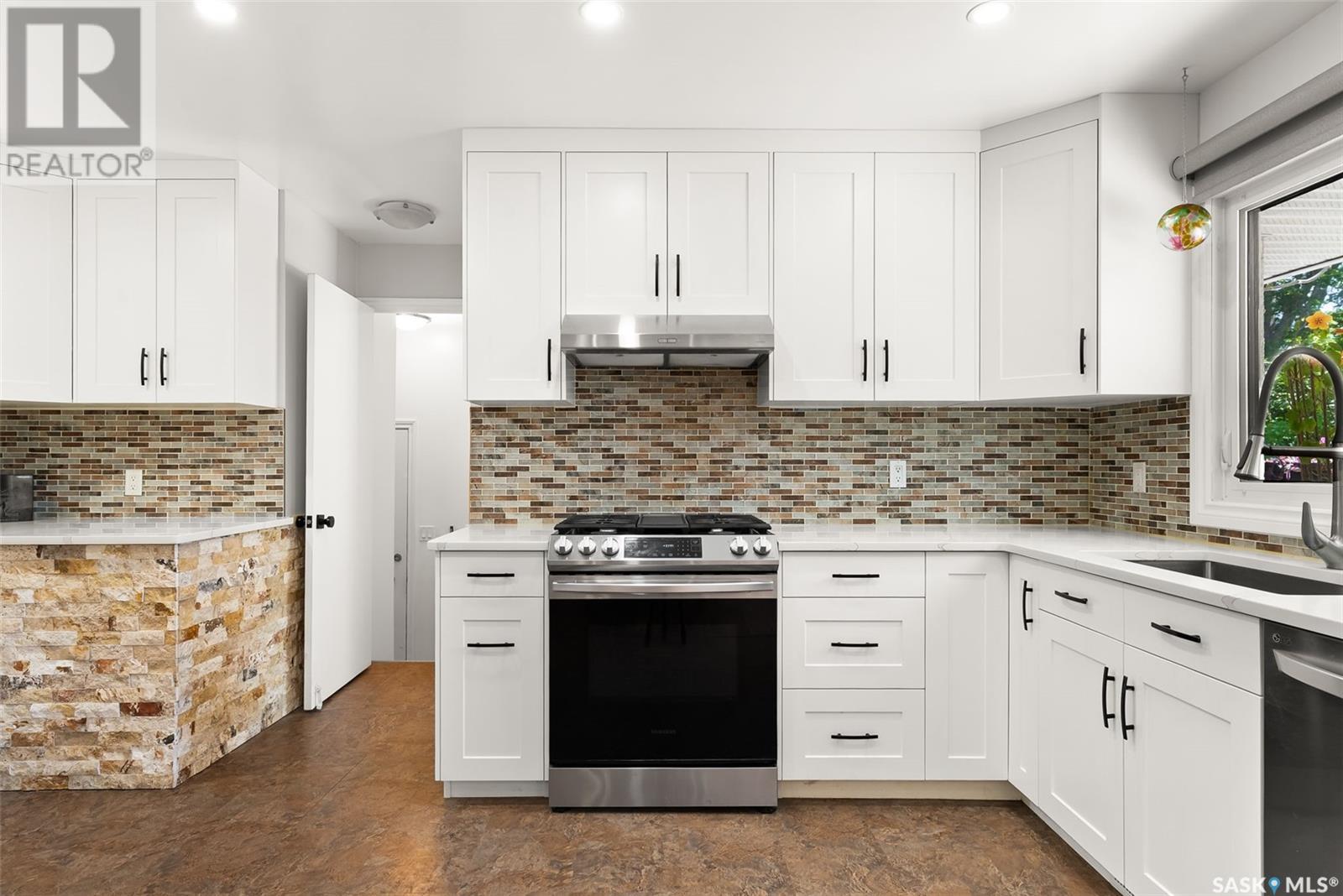 Single Family House Bungalow for Sale in  Heritage PLACE Regina 