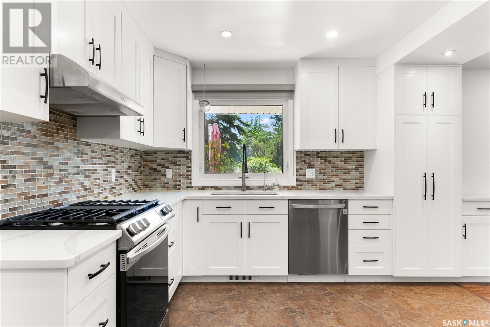 Single Family House Bungalow for Sale in  Heritage PLACE Regina 