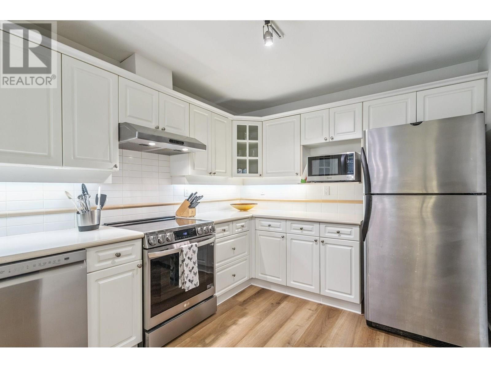 Photo 8 of 130 5835 Hampton Place, Vancouver BC