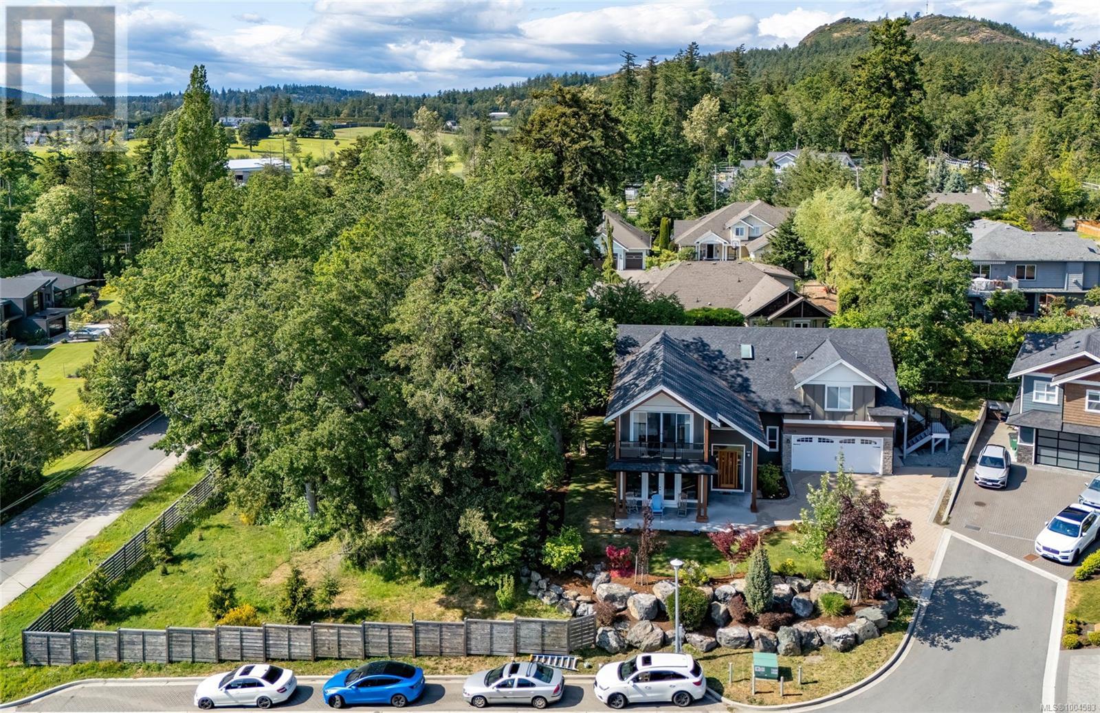 Photo 33 of 1430 Payton Pl, Saanich BC