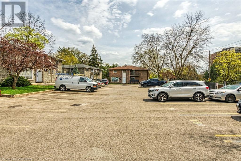 Photo 14 of 977 Francis Road Unit 2, Burlington ON