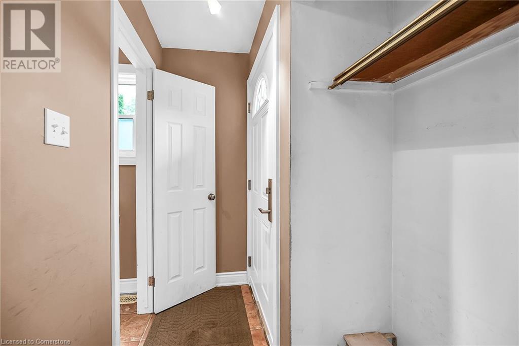 Photo 2 of 977 Francis Road Unit 2, Burlington ON