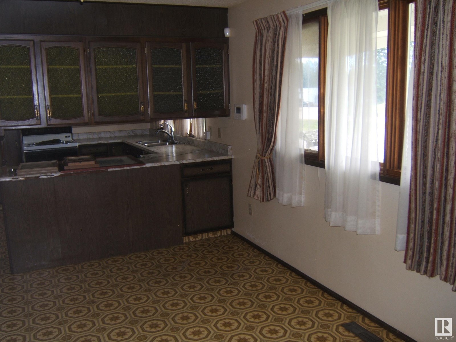 Photo 11 of 4922 50 Av, Spedden AB