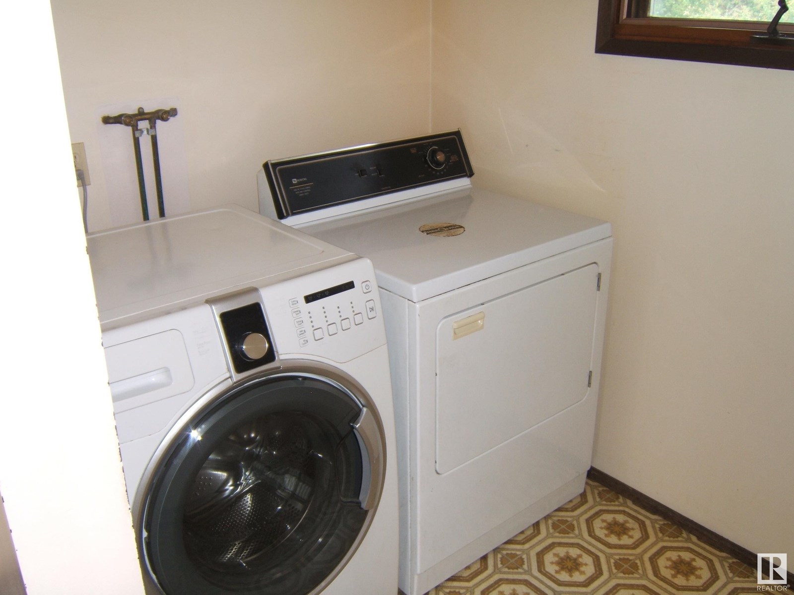 Photo 51 of 4922 50 Av, Spedden AB