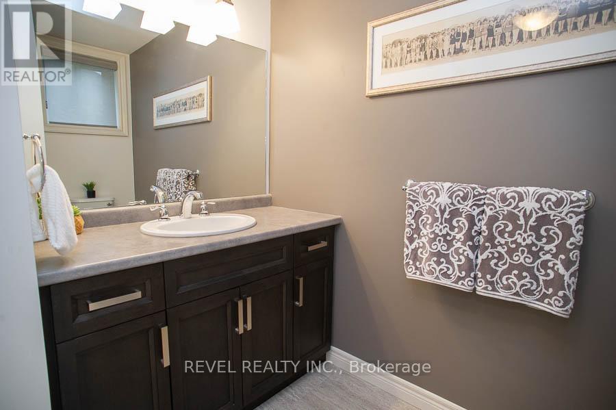 Photo 34 of 6 158 Willow Street, Brant ON