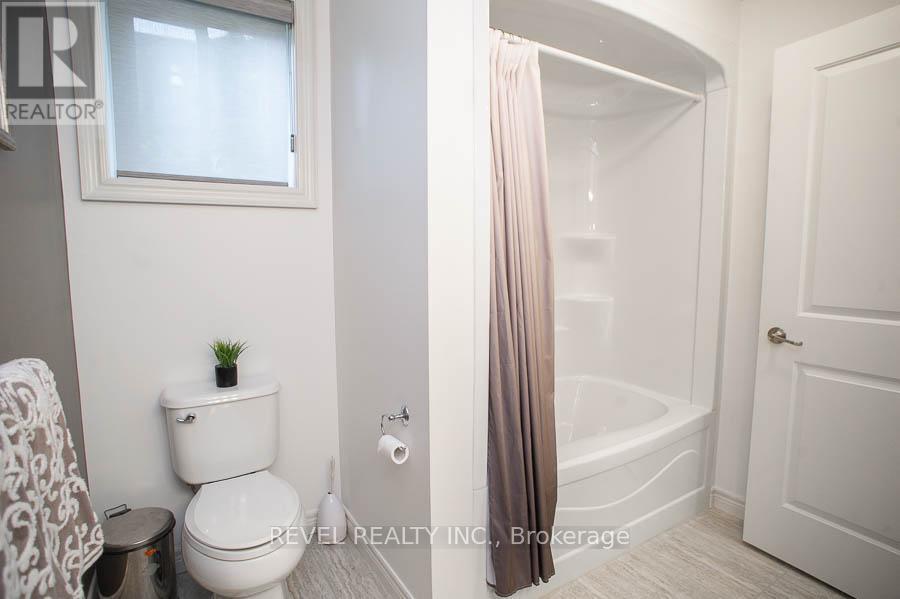 Photo 3 of 6 158 Willow Street, Brant ON