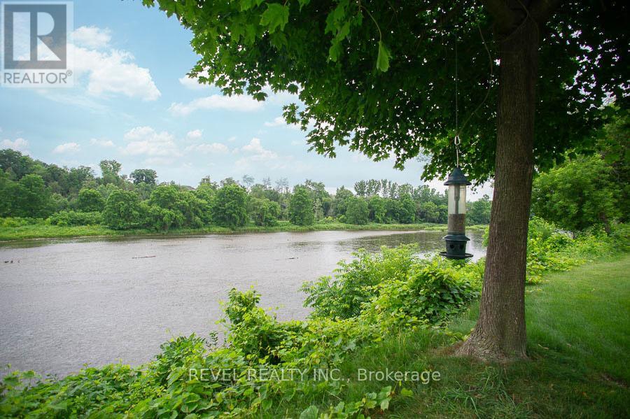 Photo 11 of 6 158 Willow Street, Brant ON