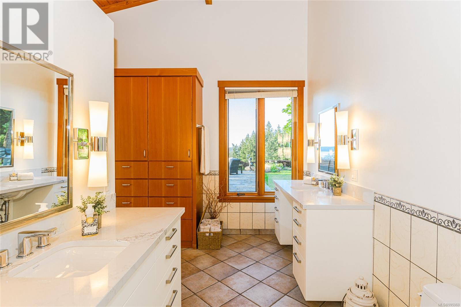 224 Pringle Farm Rd, Salt Spring