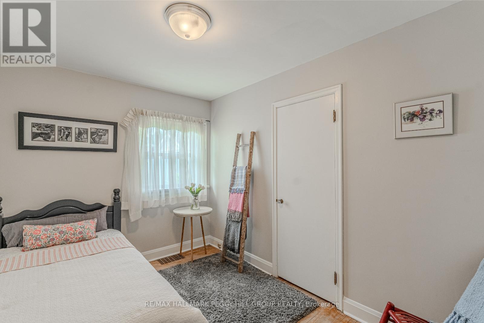 Photo 9 of 29 Argyle Avenue, Orillia ON