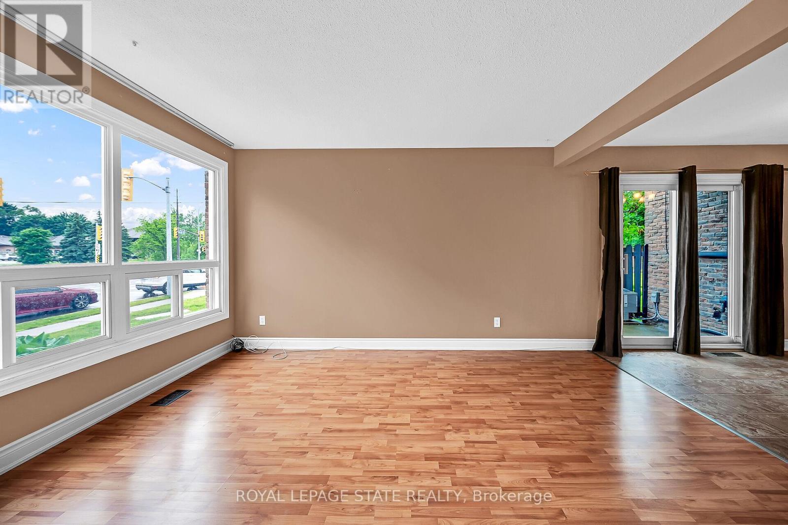 Photo 10 of 2 977 Francis Road, Burlington ON