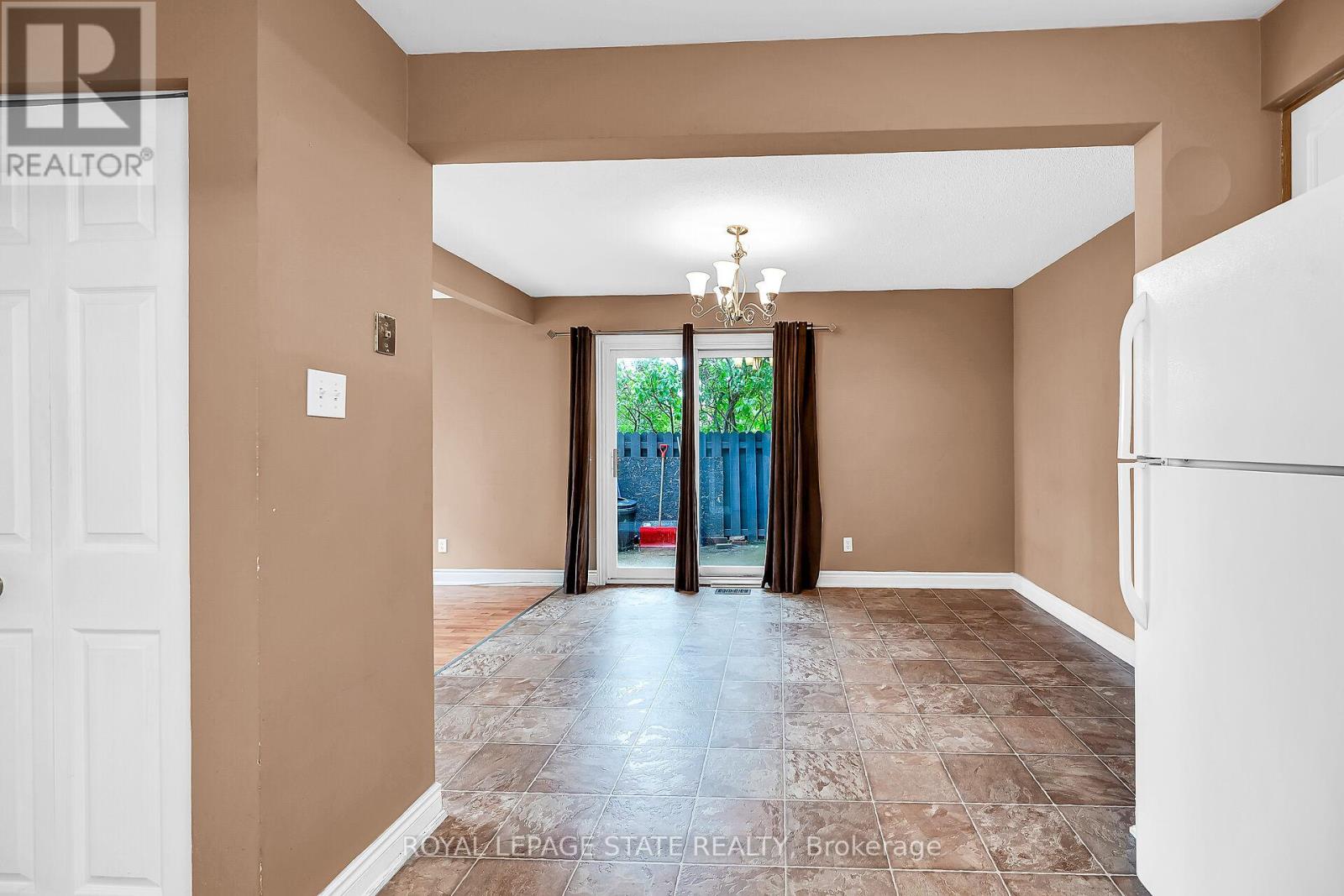 Photo 1 of 2 977 Francis Road, Burlington ON