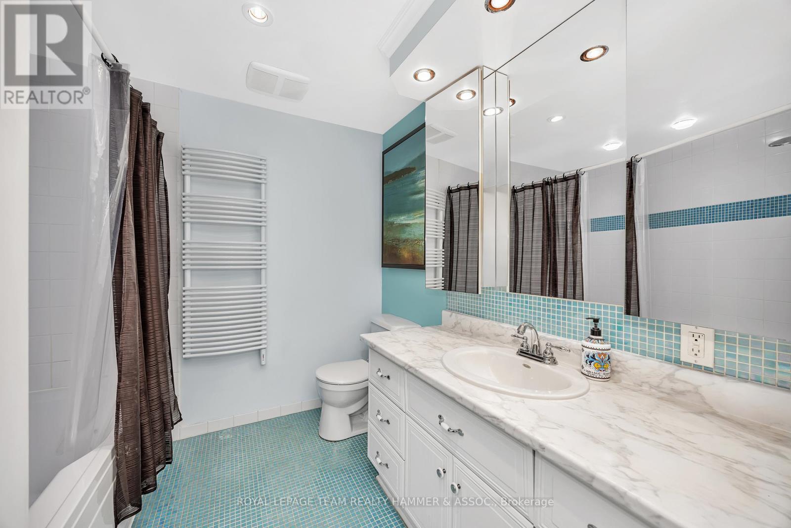 https://ddfcdn.realtor.ca/listing/TS638876675627600000/reb76/highres/1/x12165361_23.jpg
