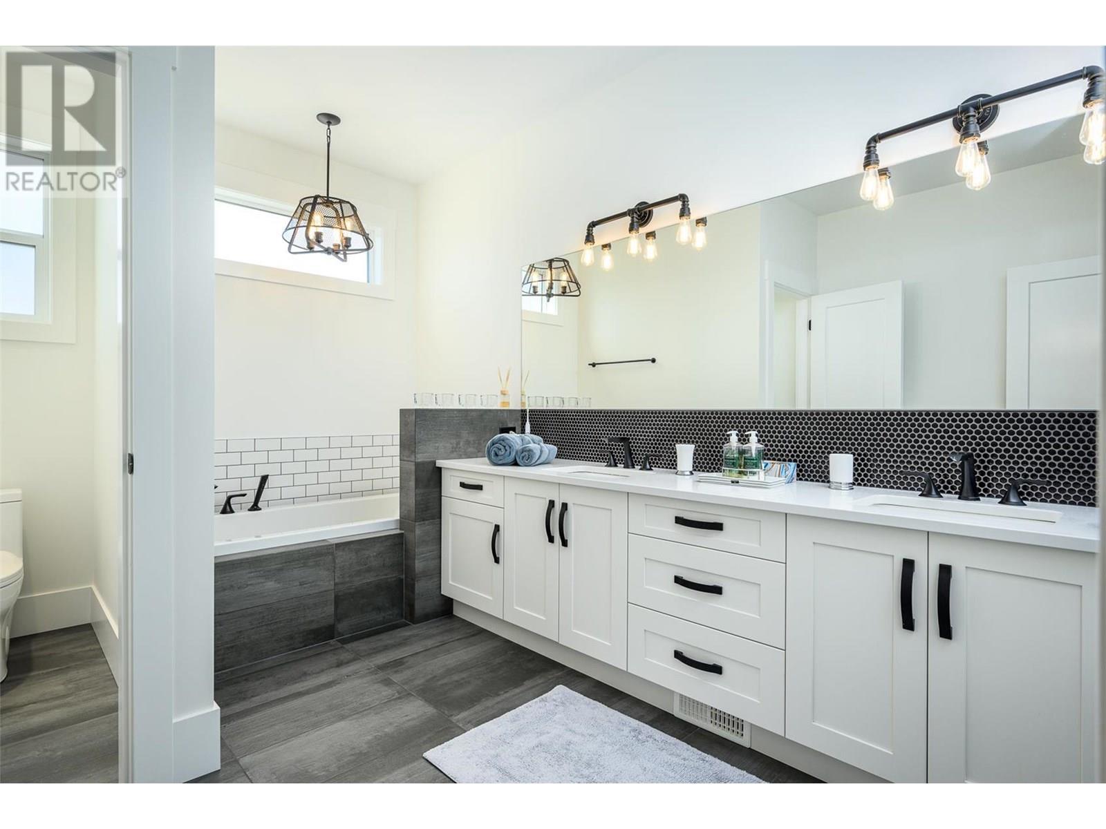  257 Ashcroft Court, Vernon
