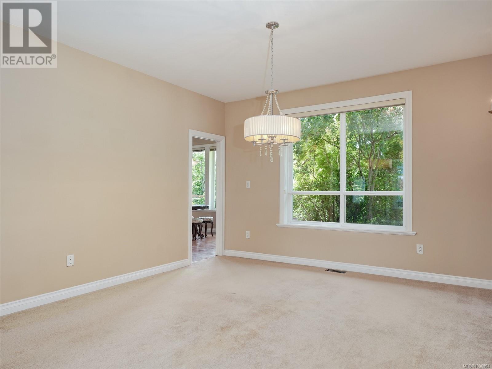 Photo 14 of 1713 Mamich Cir, Saanich BC