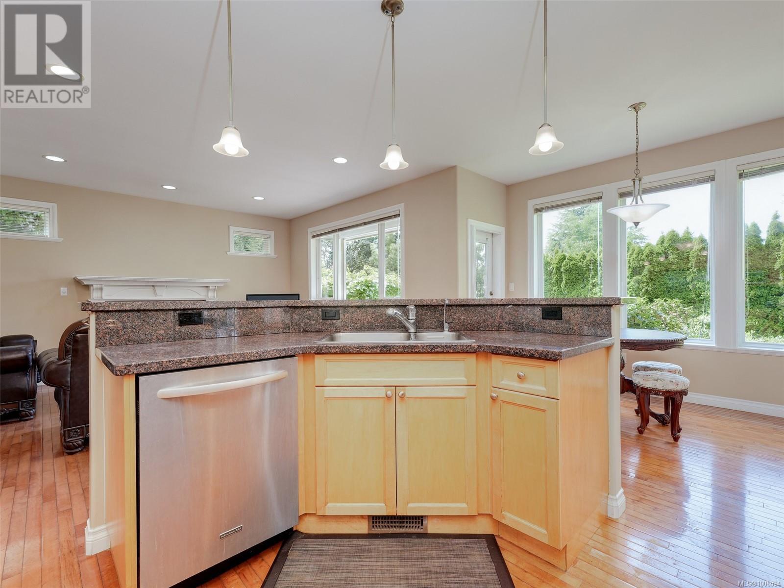 Photo 31 of 1713 Mamich Cir, Saanich BC