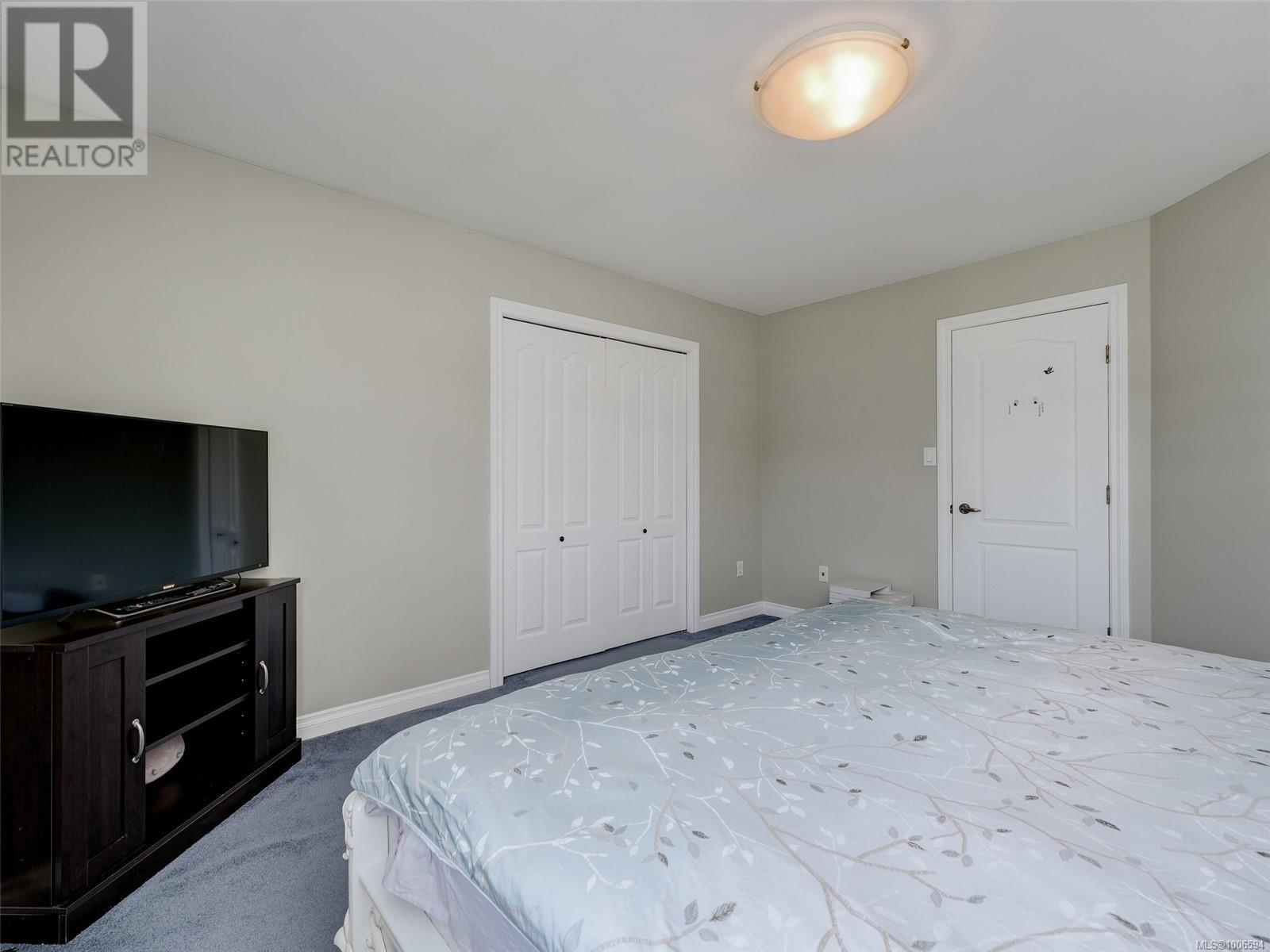 Photo 18 of 1713 Mamich Cir, Saanich BC
