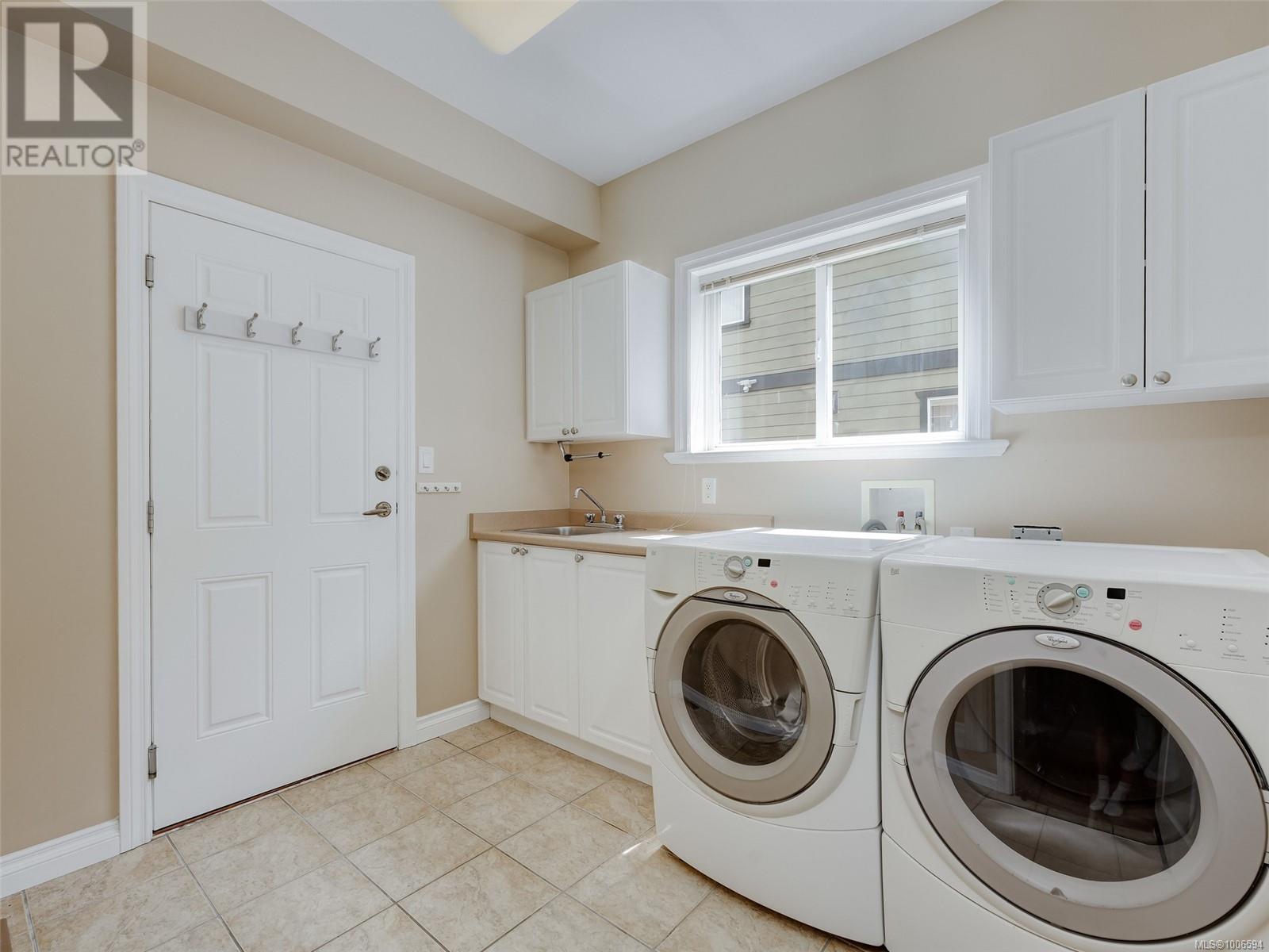 Photo 33 of 1713 Mamich Cir, Saanich BC