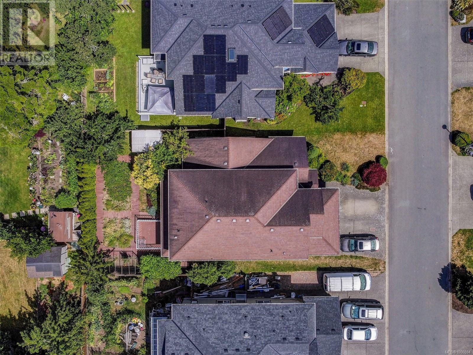 Photo 16 of 1713 Mamich Cir, Saanich BC