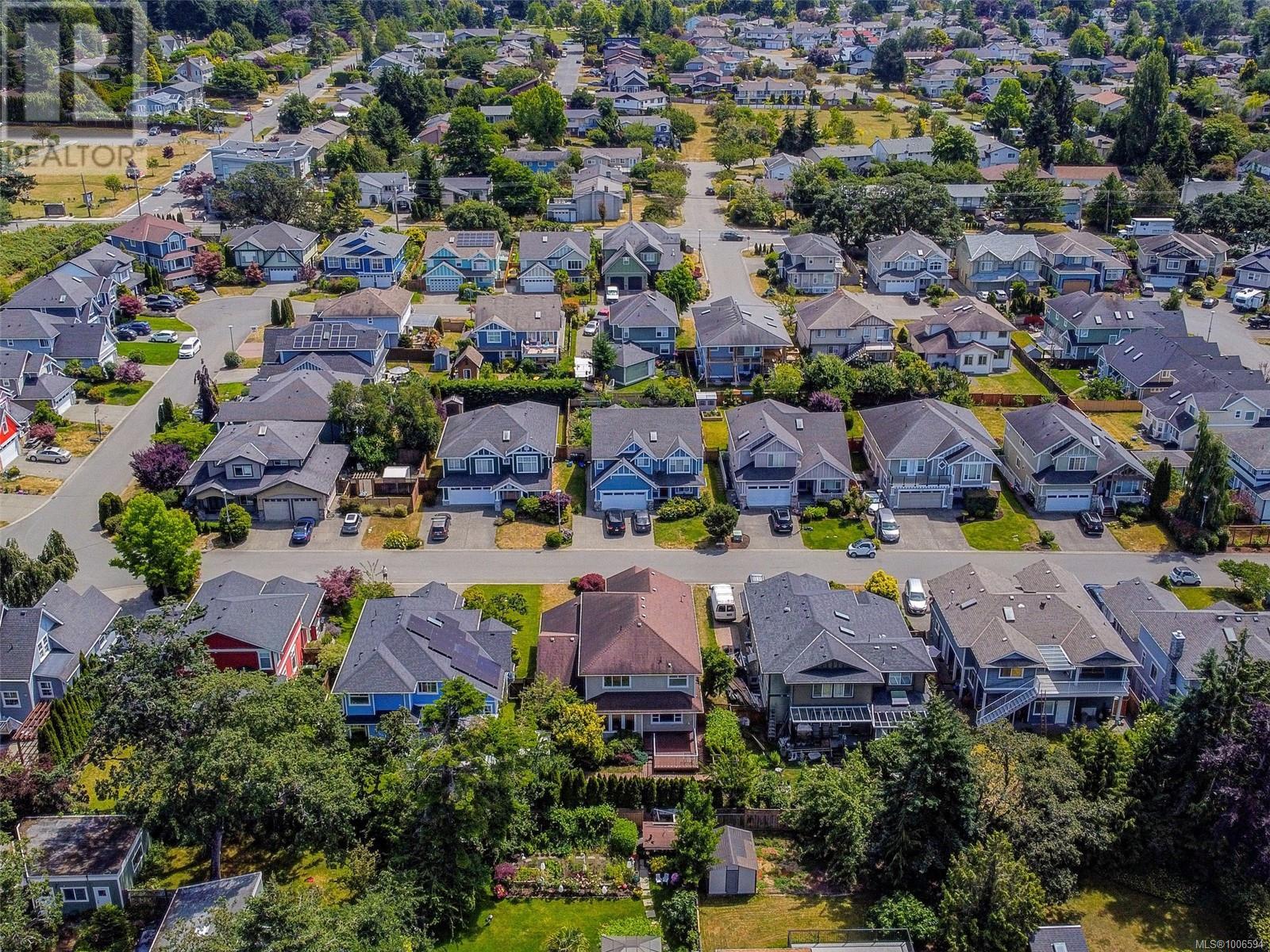 Photo 12 of 1713 Mamich Cir, Saanich BC