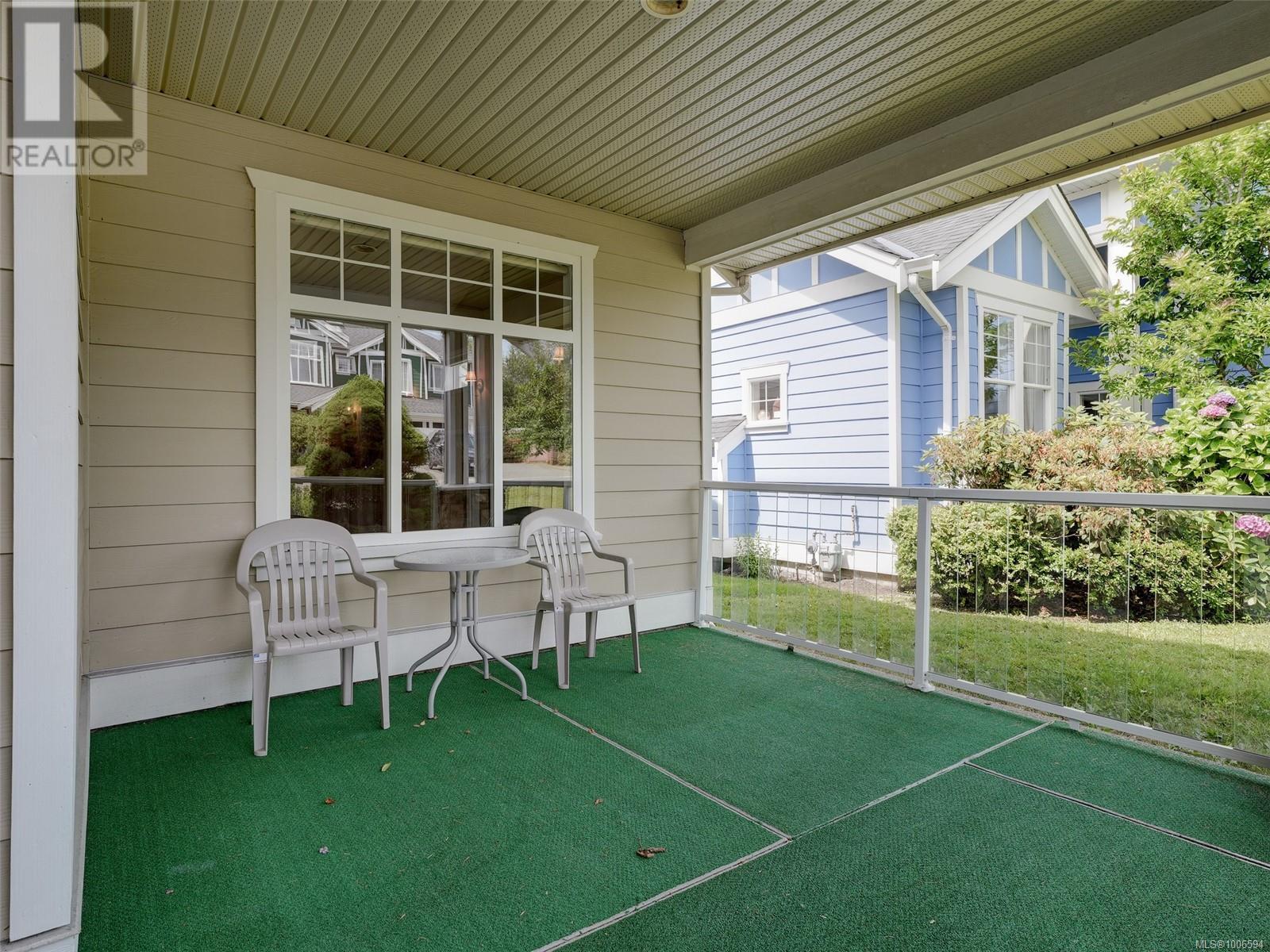 Photo 10 of 1713 Mamich Cir, Saanich BC