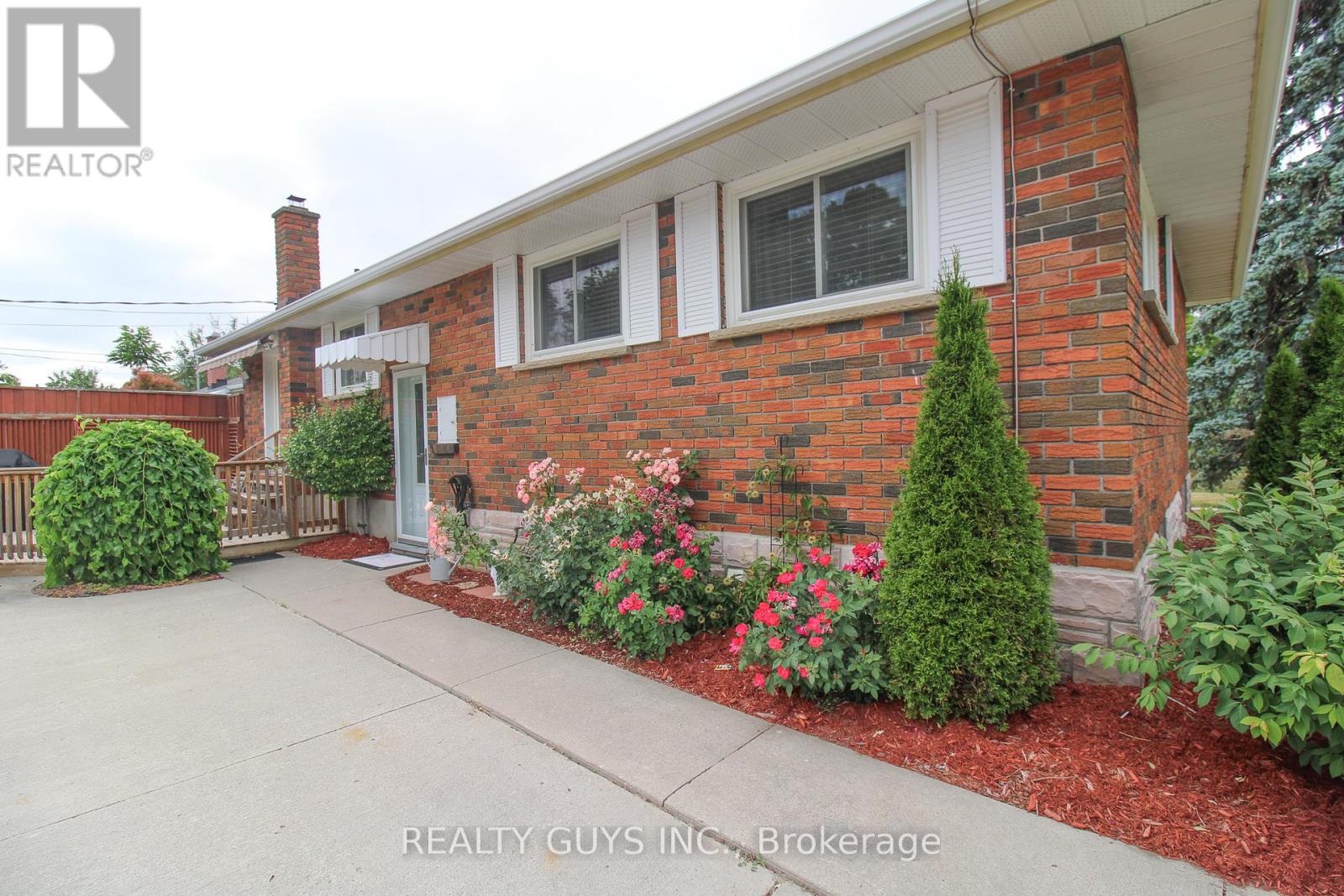 Photo 12 of 1066 Glebemount Crescent, Peterborough North ON