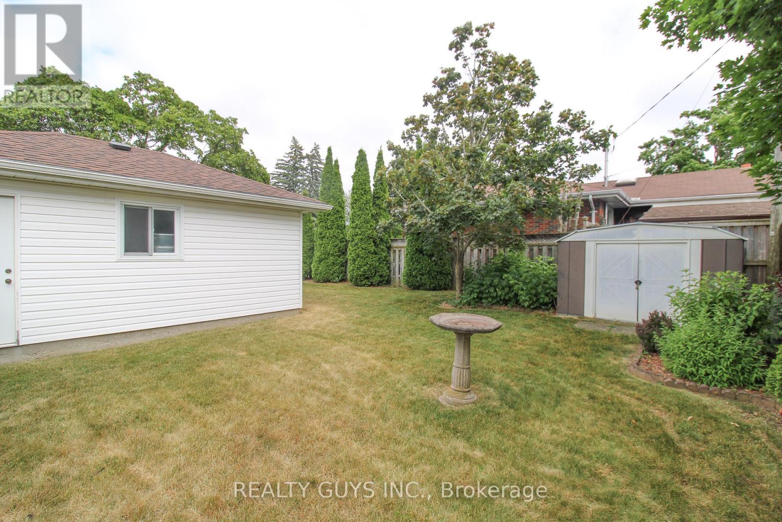 Photo 16 of 1066 Glebemount Crescent, Peterborough North ON