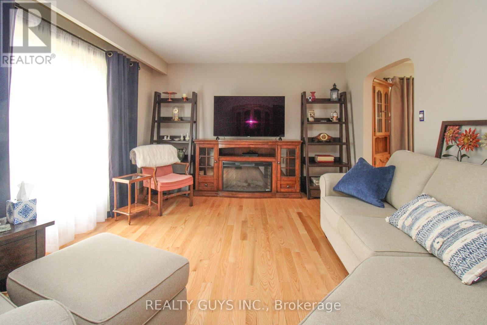 Photo 21 of 1066 Glebemount Crescent, Peterborough North ON