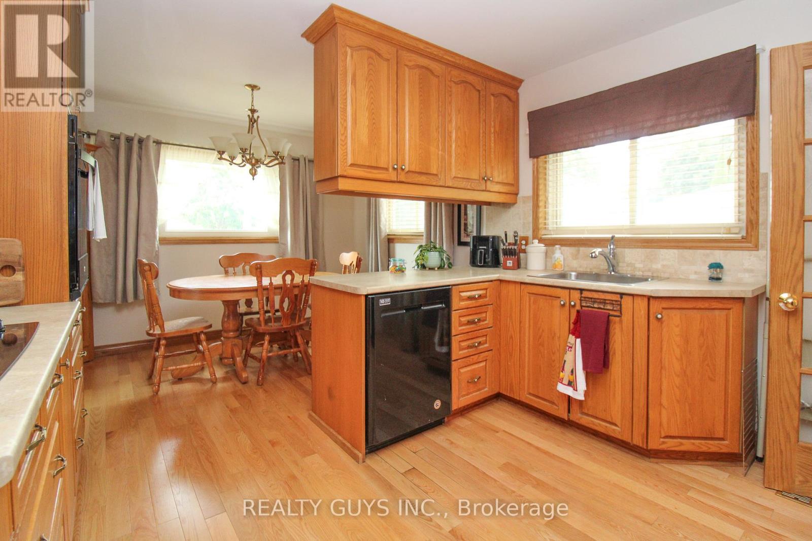 Photo 23 of 1066 Glebemount Crescent, Peterborough North ON