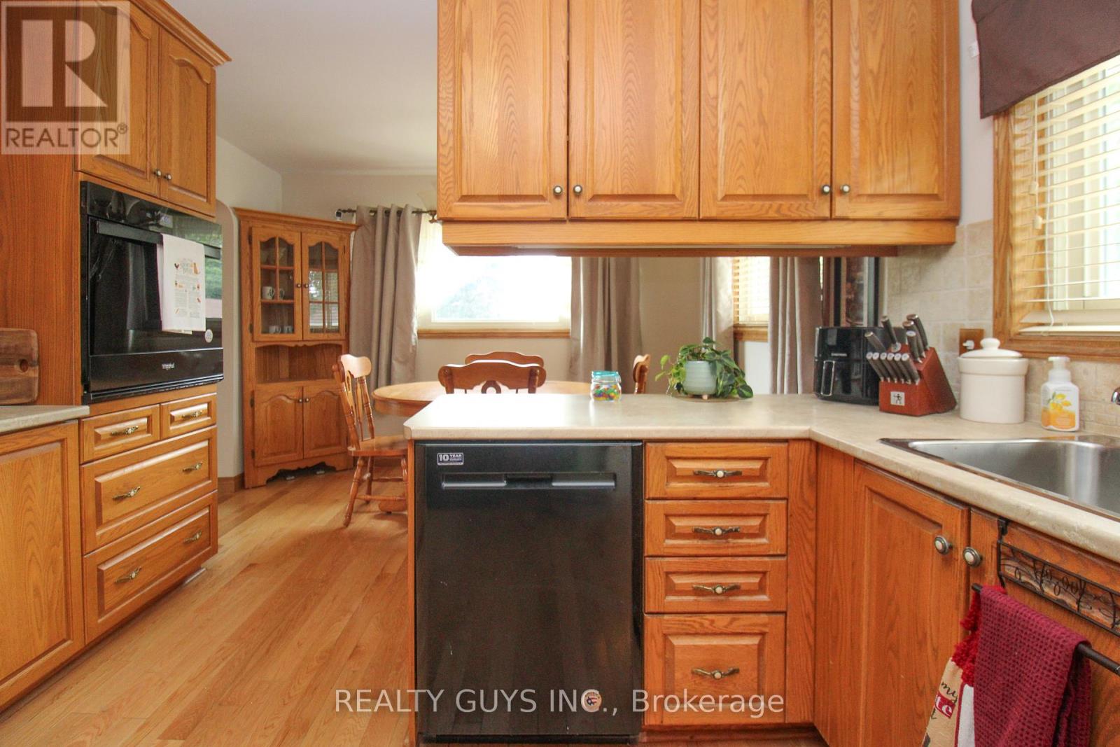 Photo 24 of 1066 Glebemount Crescent, Peterborough North ON