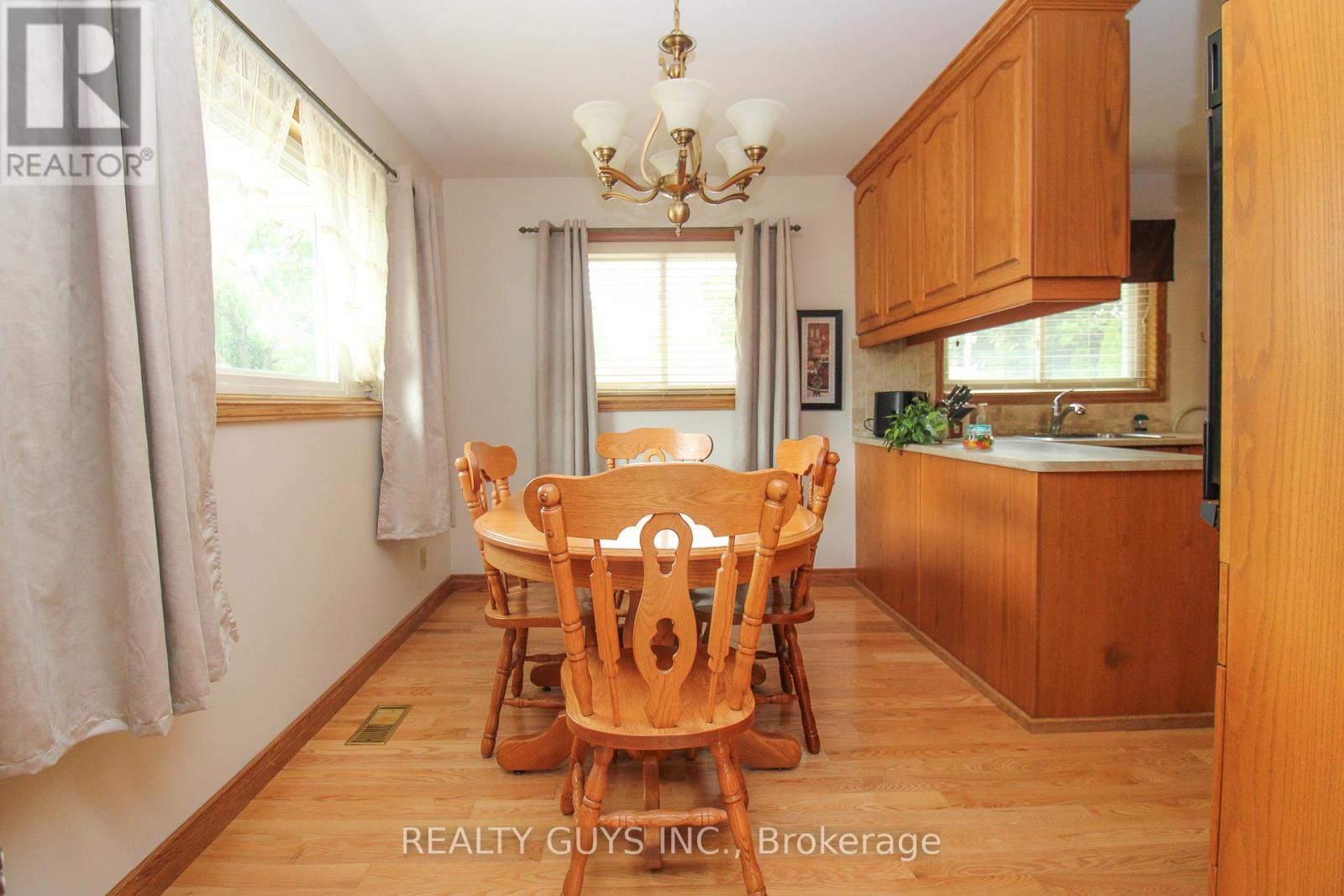 Photo 27 of 1066 Glebemount Crescent, Peterborough North ON