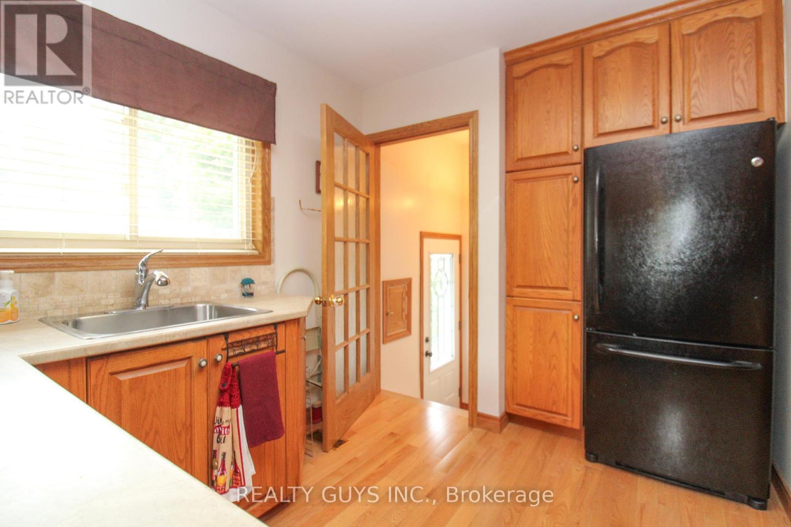 Photo 28 of 1066 Glebemount Crescent, Peterborough North ON