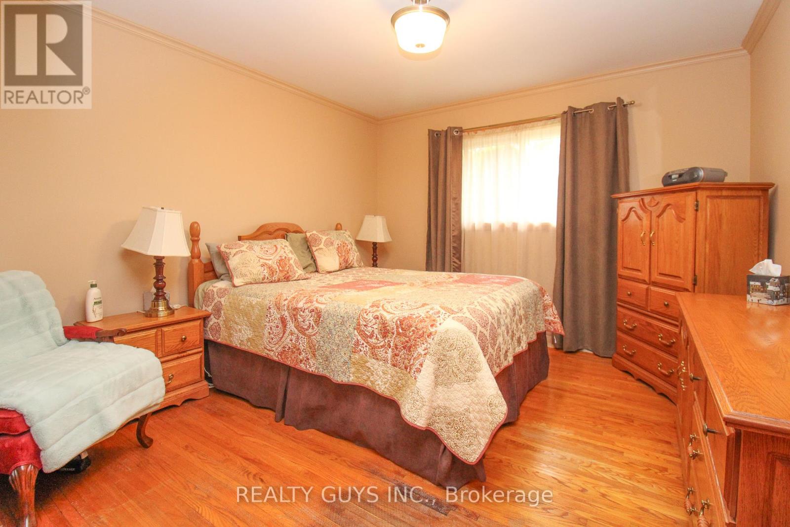 Photo 29 of 1066 Glebemount Crescent, Peterborough North ON