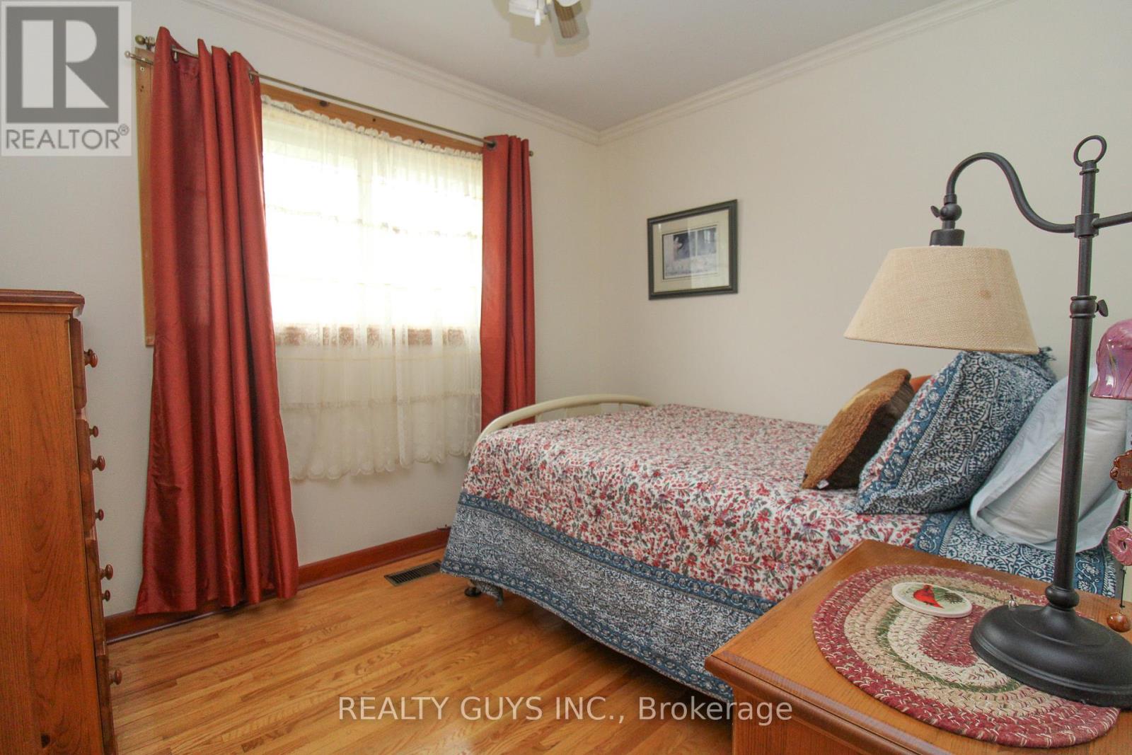 Photo 30 of 1066 Glebemount Crescent, Peterborough North ON