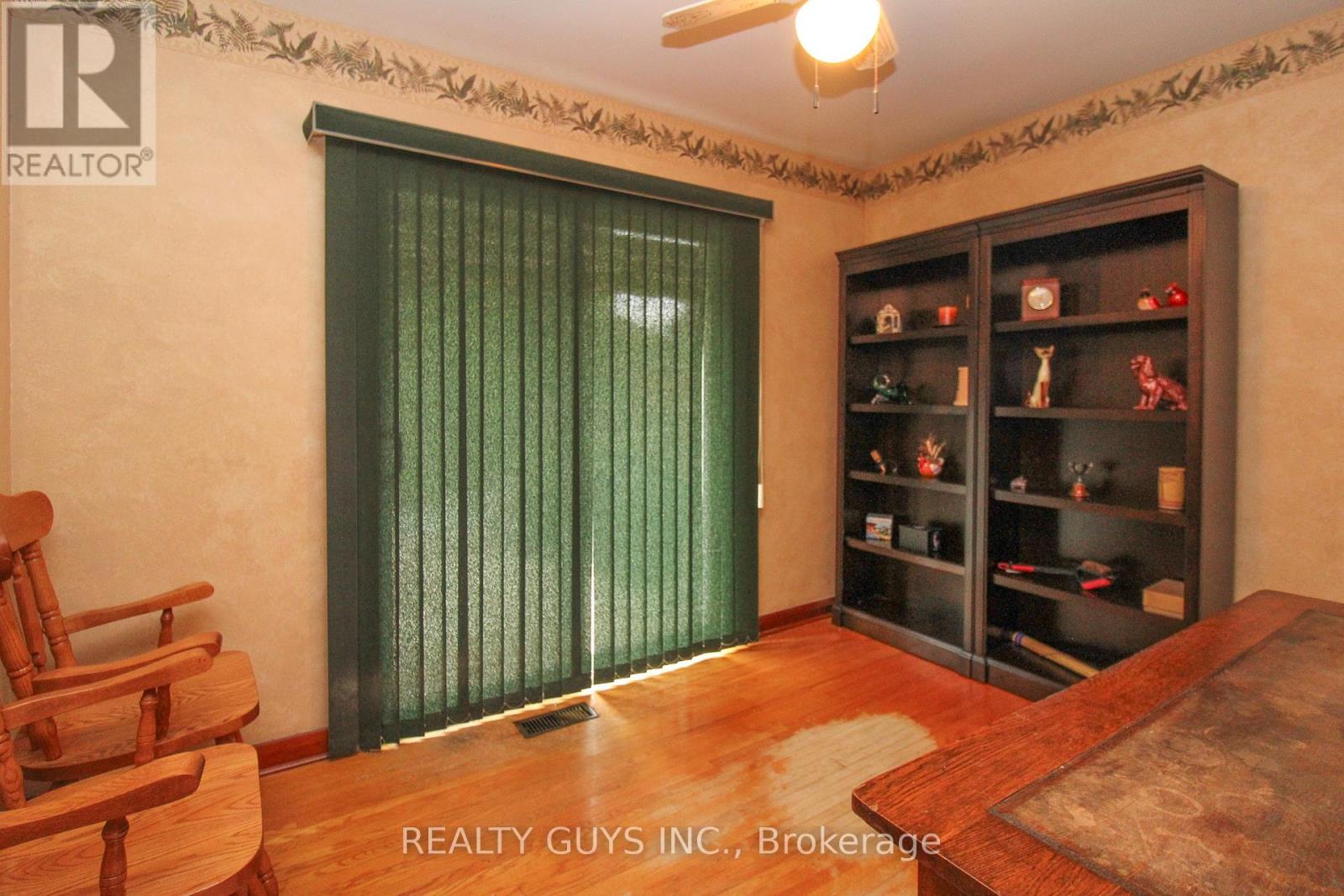 Photo 31 of 1066 Glebemount Crescent, Peterborough North ON