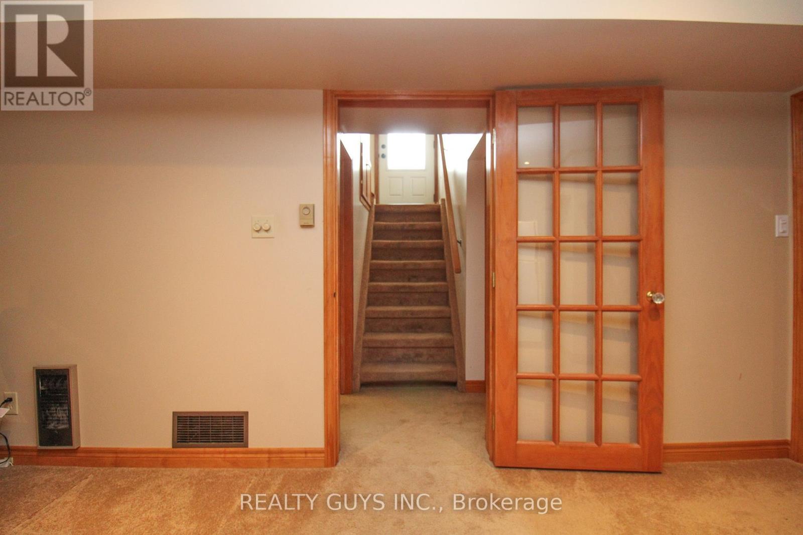Photo 34 of 1066 Glebemount Crescent, Peterborough North ON
