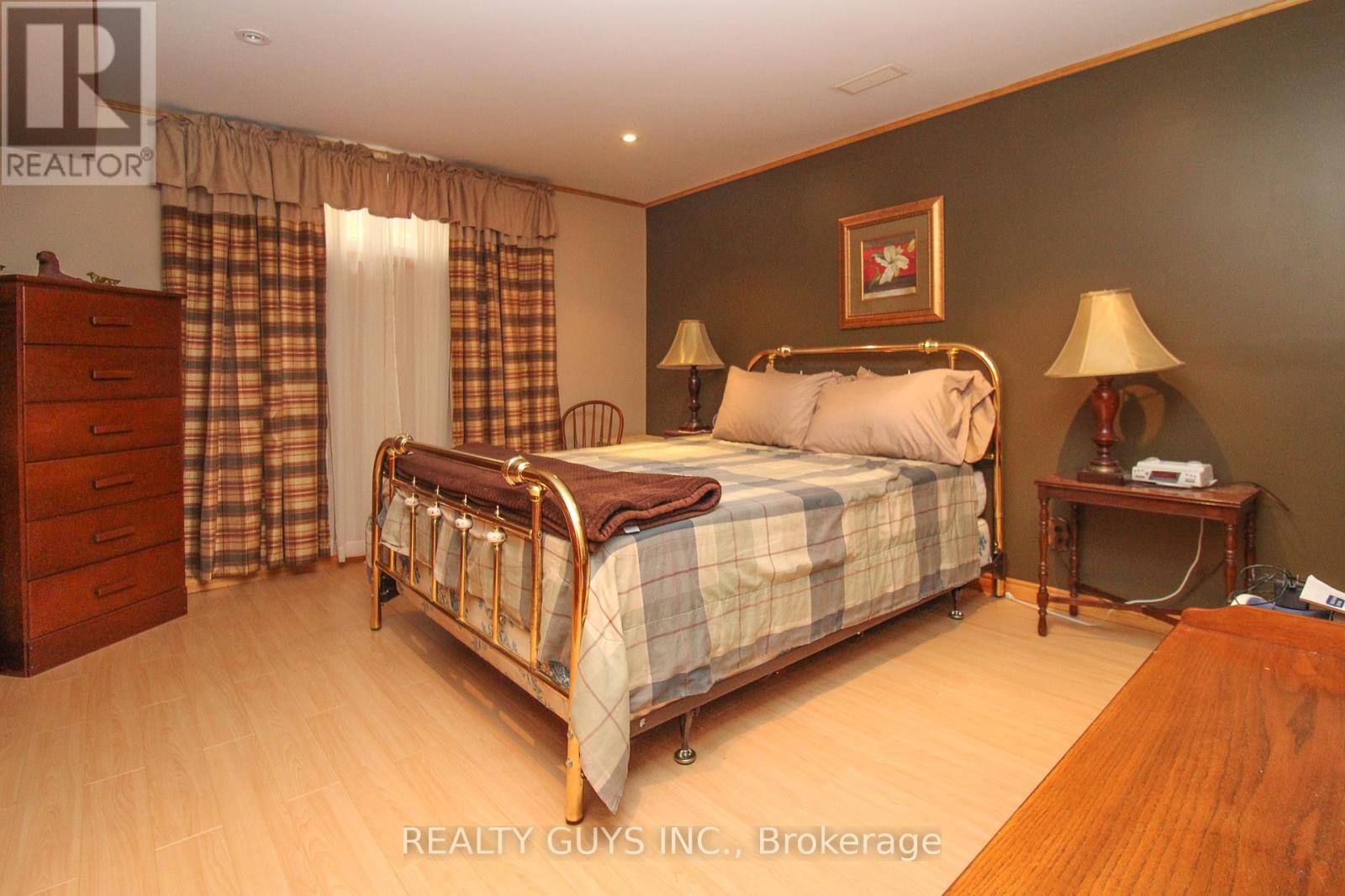Photo 38 of 1066 Glebemount Crescent, Peterborough North ON